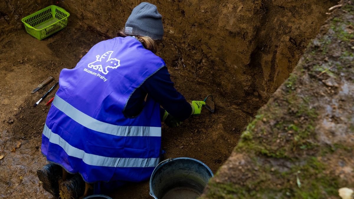 V Ďáblicích exhumují těla tří odbojářů. Mrazí mě, říká vnuk jednoho z nich